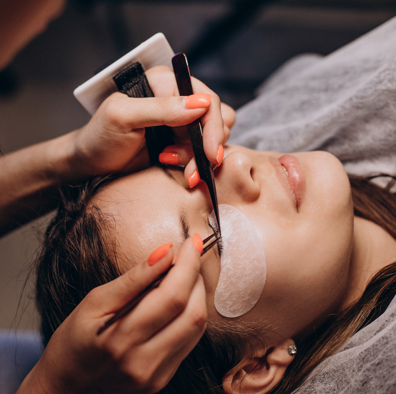 Eye lashes keratin procedure in a salon